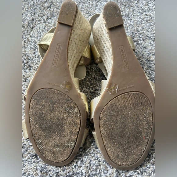 Vince Camuto metallic gold strappy wedge heels size 7.5 - Picture 6 of 7